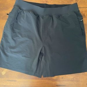 Men’s fabletics shorts Size: XL 7” inseam black built in compression
